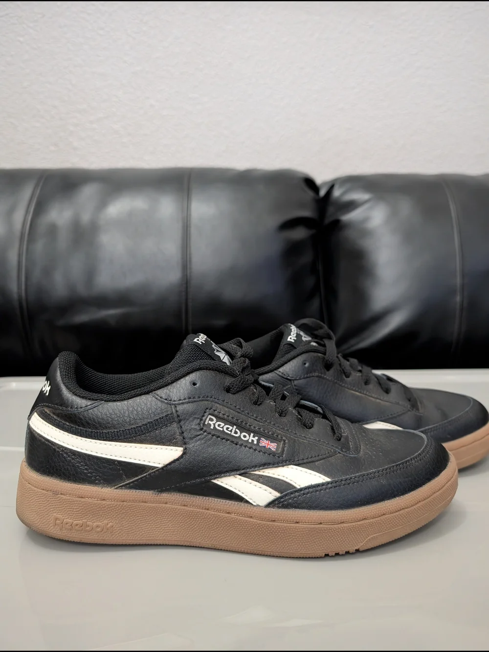 Reebok Excellent Condition 👍🏻Men's Black Leather Classic with Gum Sole